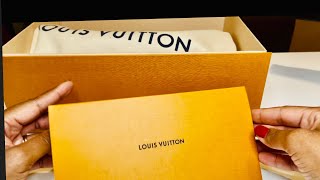 LOUIS VUITTON BUMBAG UNBOXING 2020 | WHAT FITS INSIDE | lisettejanae