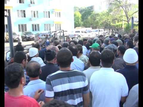 26.08.2013 აქციის მონაწილეებმა სამმართველოს კარები შეამტვრიეს