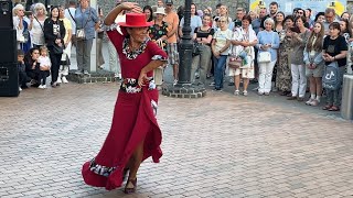 видео: Испанские страсти на Андреевском спуске #киев #прогулки #город #страсть #kyiv #dance #passion #walks картинка: Испанские страсти на Андреевском спуске #киев #прогулки #город #страсть #kyiv #dance #passion #walks