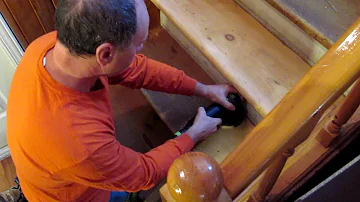 Comment enlever le vernis sur un escalier en bois ?