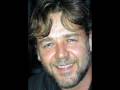 russell crowe sonrie- smile