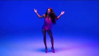 Stan twitter: “Y’all be weak in the knees 🦵stand up. STAND UP!”