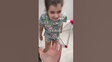 שלחתי את מיכאל להביא לי רולאפס 