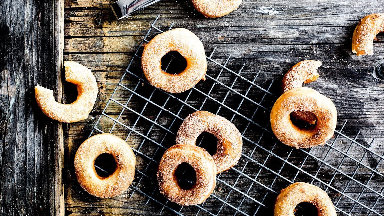 Donuts mit Zimt und Zucker I FOODBOOM - YouTube