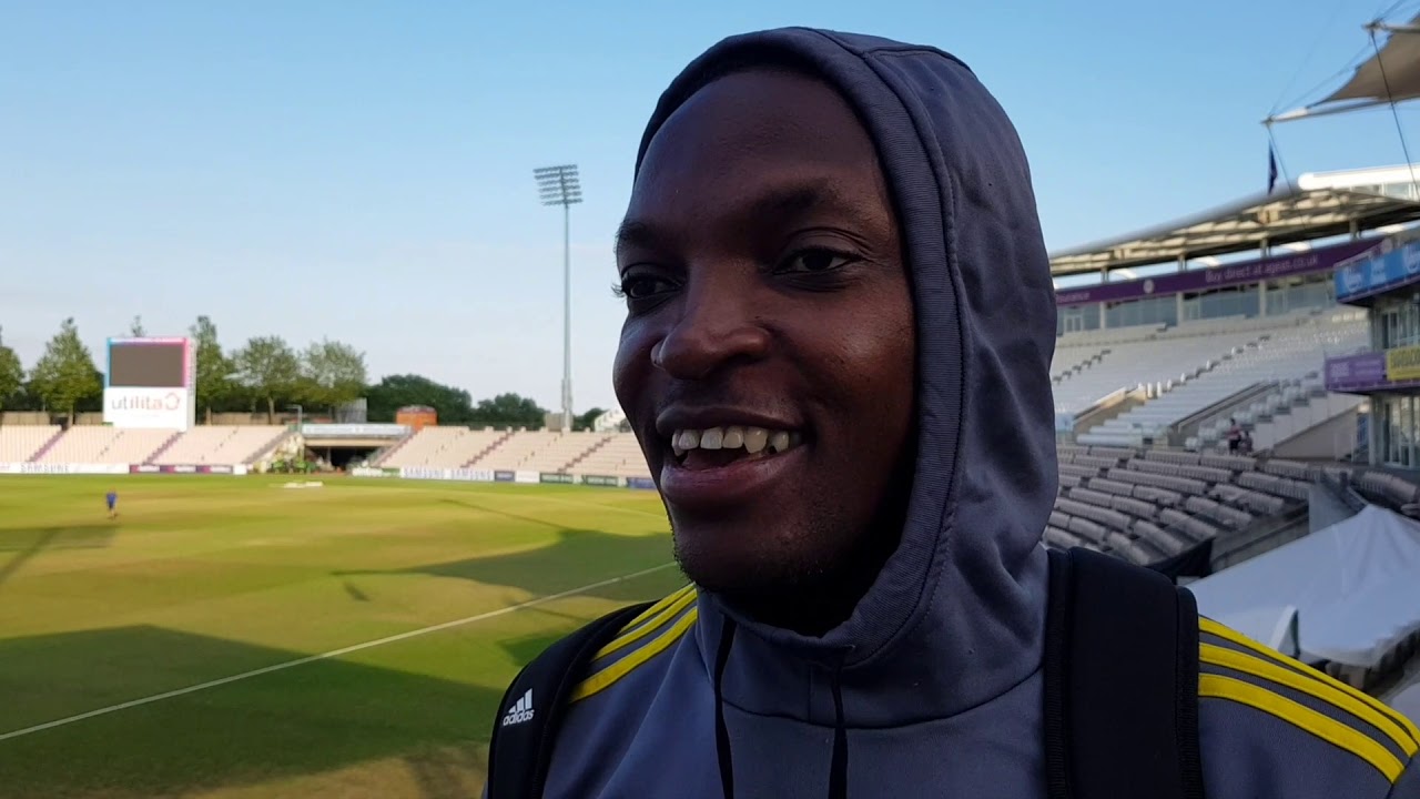 Edwards Claims Five As Hampshire Battle On