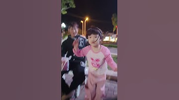 Ba cha con cài tóc giả xinh giữa công viên #caitocgia