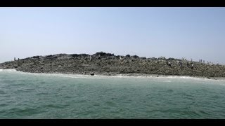Island spring up in ocean near Pakistan earthquake epicenter screenshot 5