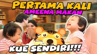 PERTAMA KALI AMEENA MAKAN KUE SENDIRI!!! BELEPOTAN SEMUA, GEMES!