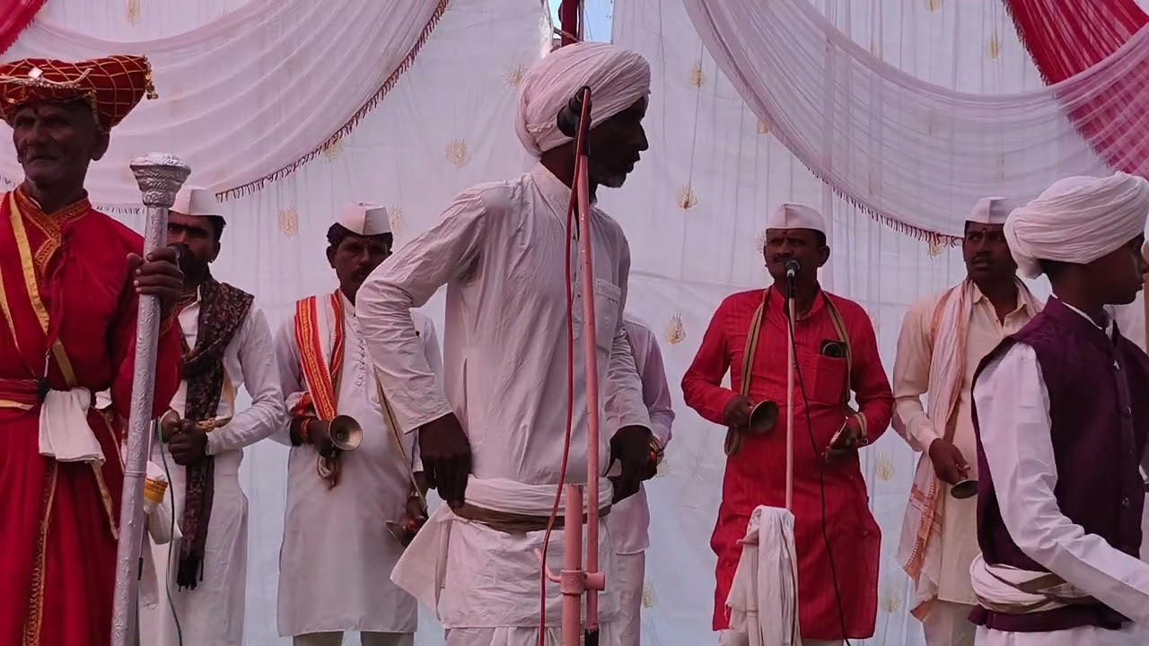 ज्ञानेश्वरीचे गाढे अभ्यासक स्वतः गाई चा संभाळ करणार आशिकीर्तनकार कधी बघितले का