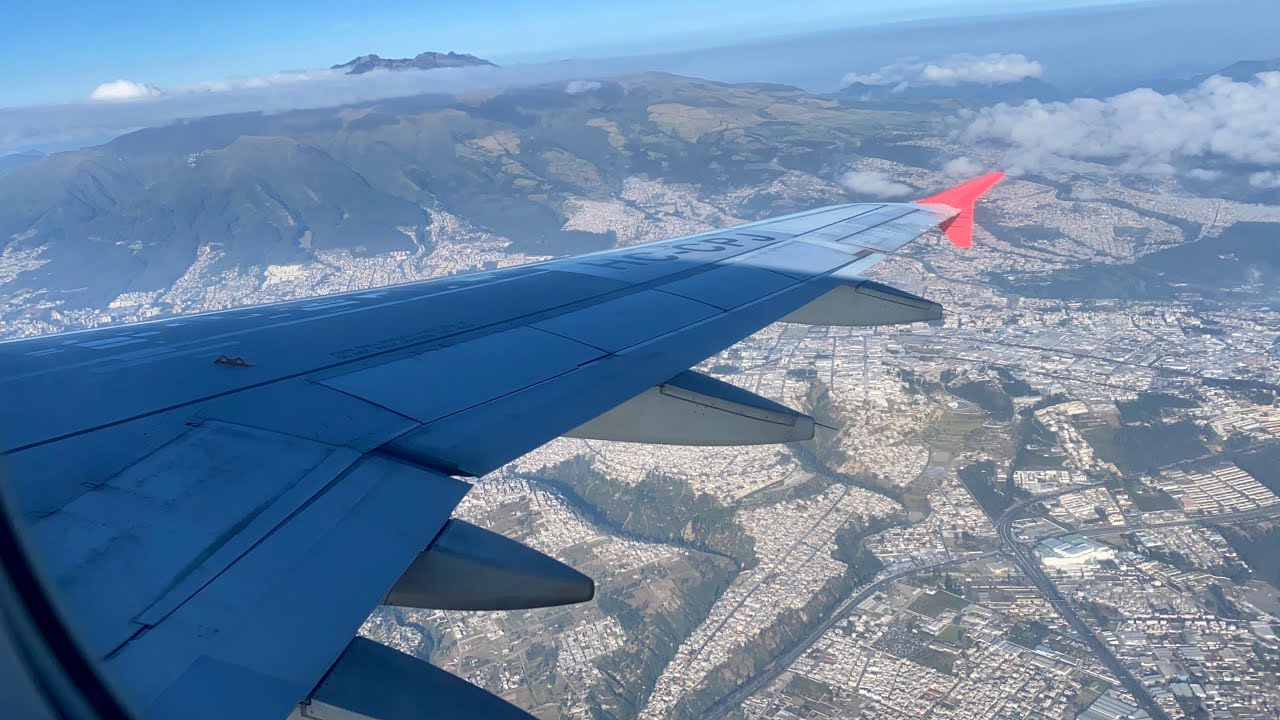 Morning Quito Takeoff - LATAM Ecuador - Airbus A319-132 (HC-CPJ) - UIO-CUE
