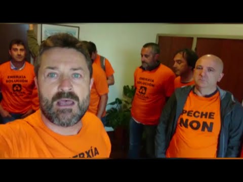 Trabajadores de A Coruña se encierran en la Delegación del Gobierno