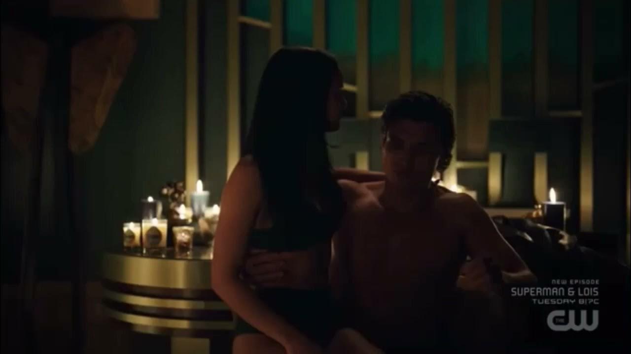 Riverdale 6x12 Veronica and Reggie play Strip poker and Veggie kissing