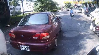 馬路路霸惡意逼車(車牌OM-2292)