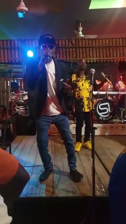 Badi Bakule aka Jogoo la mjini Akiimba wimbo Paulina.