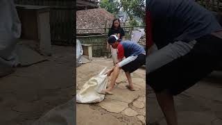 Whats Wrong With The Contents Of This Sack funny vidiosort laughter comedy memes