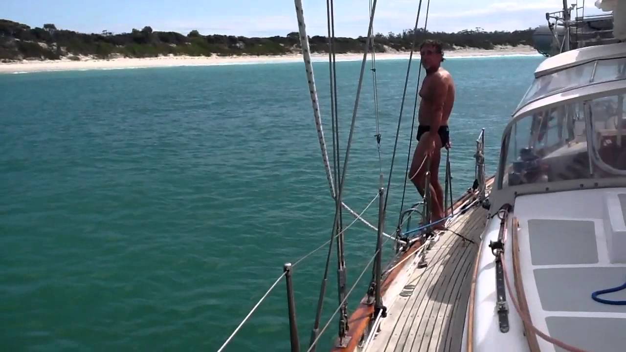 Terry Rickets Terry Ricketts diving into Wineglass Bay, temp about 14C. S - YouTube