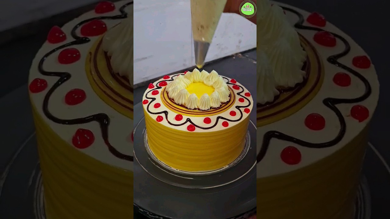pineapple cake nozzle punching fresh cream cake design | 