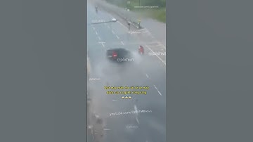 Quá may mắn cho tài xế xe máy được các cụ gánh còng lưng 😨 #giaothong #mayman #tainangiaothong