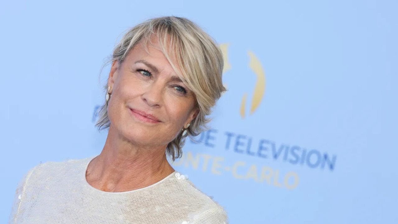Why Robin Wright Left America for England: The Real Reason - YouTube