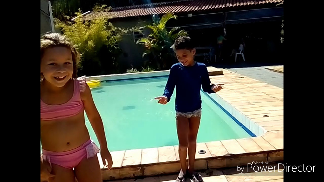 Desafio na piscina - YouTube