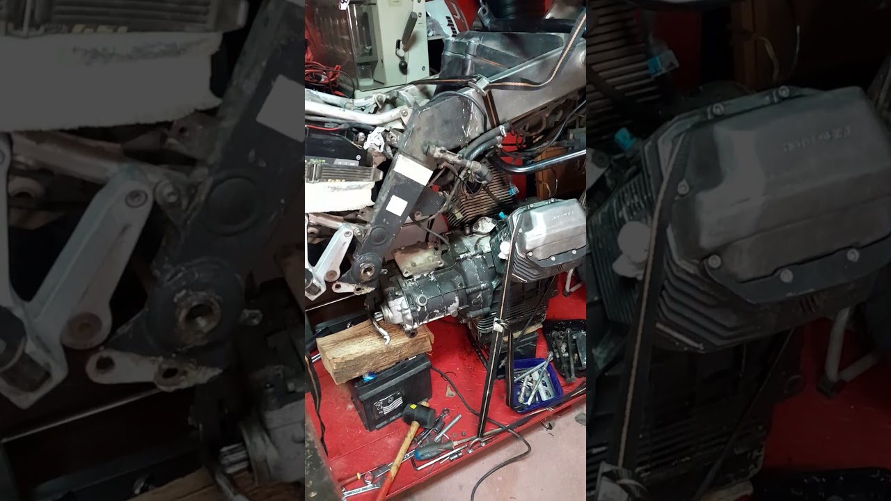 Jugando a ser mecánicos!!  #motoguzzi