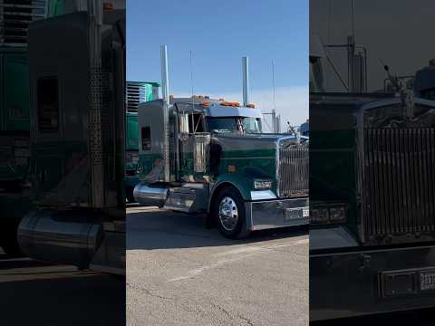 #kenworth #w900 #aerocab #workingclass #al-ain #t2 #chickenlights #chickentruck