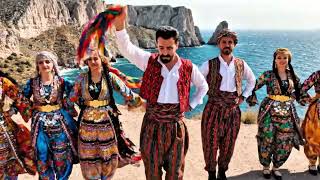 Gökçeadanın Dramatik Kayalıklarında, Rüzgarlı Atmosferinde Halay Grubumuzun Muhteşem Gösterisi 6