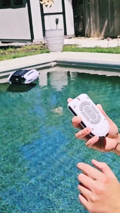 Betta Solar Pool Skimmer works Betta than the rest! #poolcleaner #poolmaintenance  #cleaningrobot