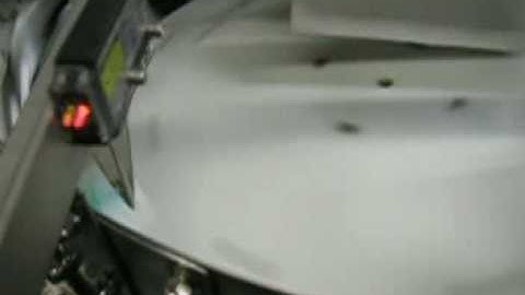 Lid Feeder video - The hinged "wipes package" lid at 70 per minute