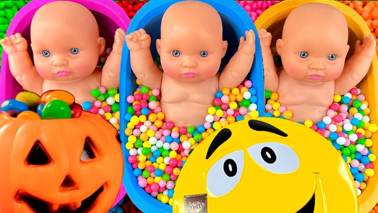 🕷5 Minutes of Halloween Satisfying ASMR 🎃Mixing Spooky Candy & Makeup in 3 Bathtubs with Magic M&M’s