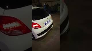Araba Snap Story Peugeout 207 Egzoz İçeri̇r