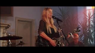 Annika Fehling Trio - Sing The Dark Away