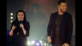 Video thumbnail of "Ricky Martin canta junta a Sor  Cristina de The Voice"