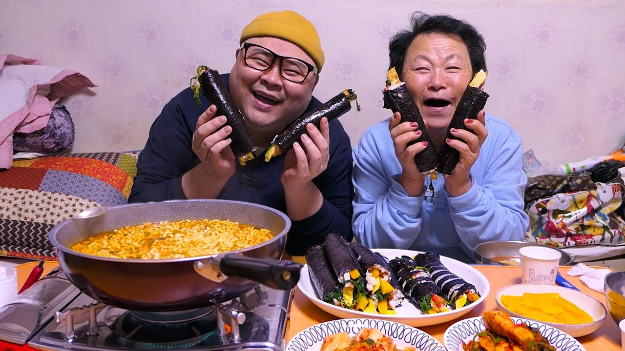 김밥천국은 사실 이렇게 시작했다😂│엄마표 미노김밥 먹방 Mukbang Eatingshow [Gimbap,Spicy Seafood Ramen,Kimchi]