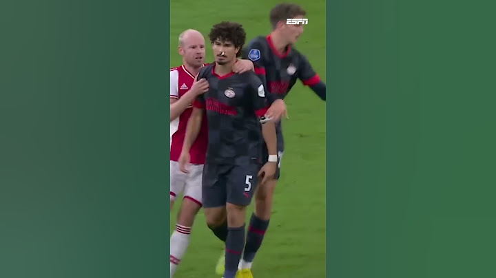 Het loopt HELEMAAL uit de HAND bij Ajax - PSV 😔 #SHORTS