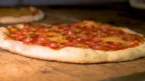 This Is One Stretchy Pizza You Have To Try In NYC | New York Live TV