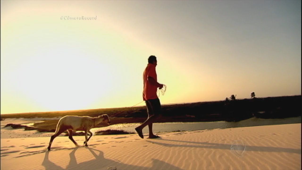 Conheça o casal que vive isolado em meio às dunas do deserto