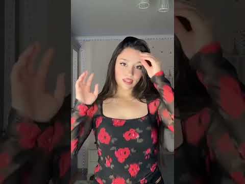 عندي كتير كنزات بس هالكنزا قلبي معلق فيا