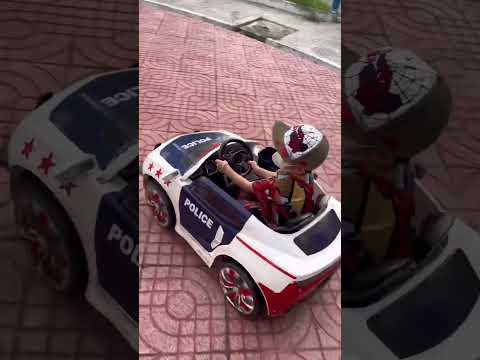 Video Chú bé thích láy xe - youtube