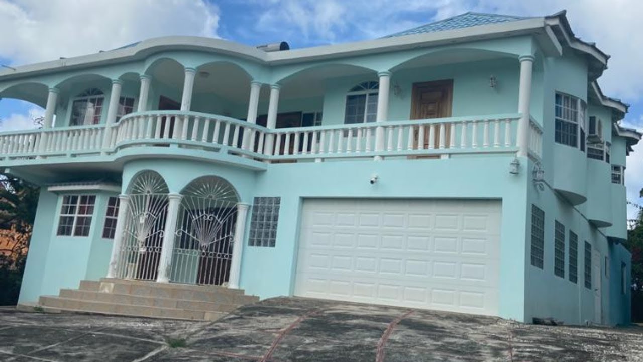 Beautiful 5 Bedroom 5 Bathroom House For Sale on Greensview Drive