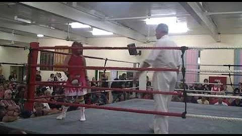 Girls Boxing Amy The TANK Wolfgram round 3
