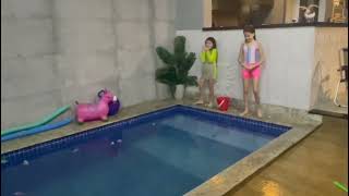 Brincando de Buscar Peixes com minha amiga