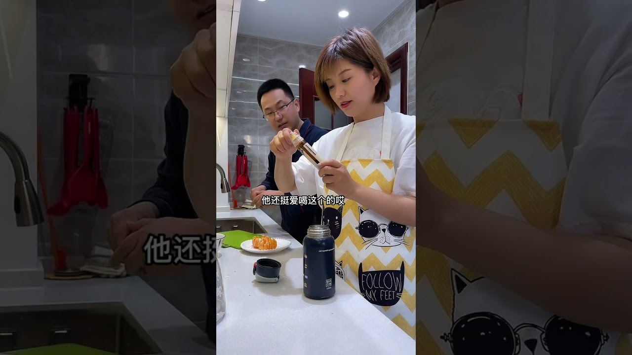 早上多睡了20分钟，老公陪我一起准备早餐……做了不用和面的爆浆芝士牛肉饼超满足……还有紫薯燕麦糊和煎鸡蛋，早上吃的营养又健康#宝妈 #早餐吃什么 #牛肉饼 #紫薯糊 #降温了一起吃饭吧 @抖音小助手