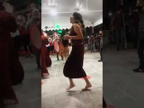 üniversiteli düğünde twerk Show yapıyor