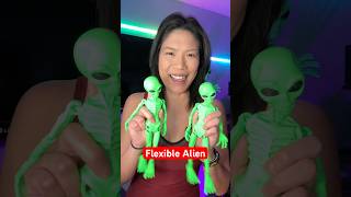 3D printed flexible alien. Model from IK3D and is available for download on Thangs.