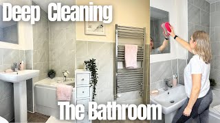 Deep Bathroom Clean | Spring Clean UK | Motivational Clean with Me by At Home With Chelle 3,261 views 1 month ago 11 minutes, 32 seconds