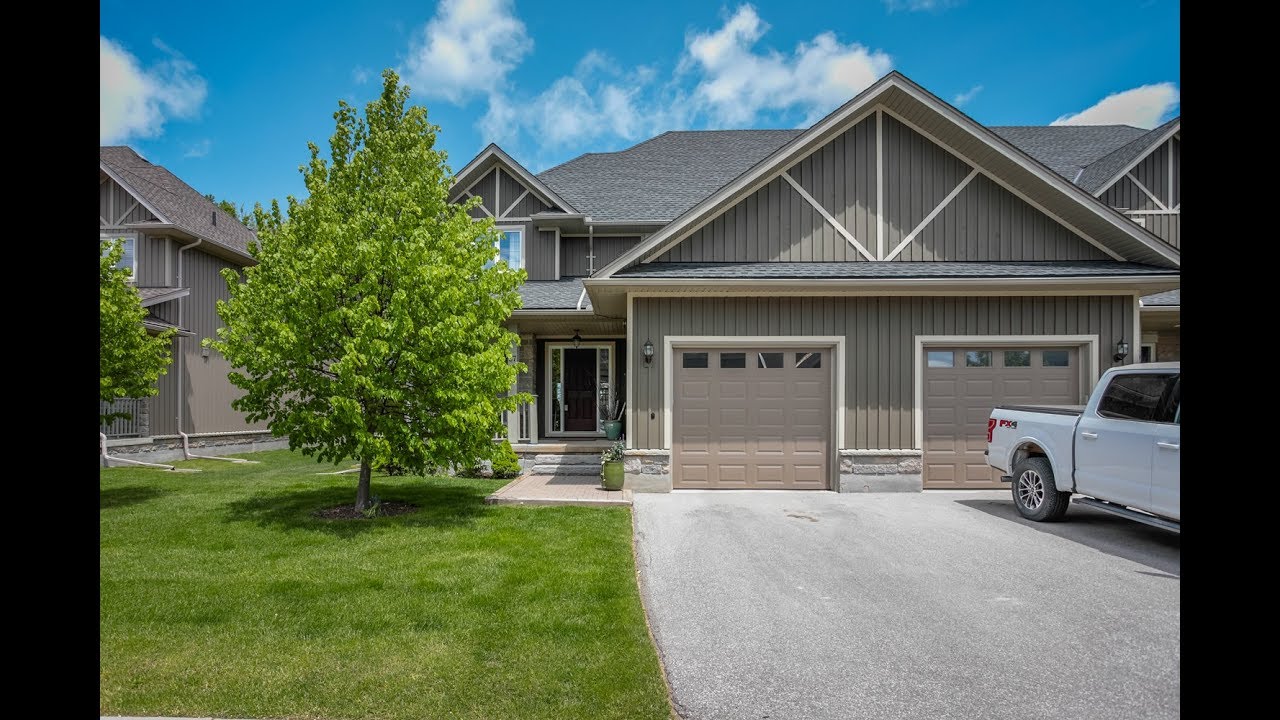 37 Meadowbrook Lane, in Thornbury Presented for Sale by Christine Smith