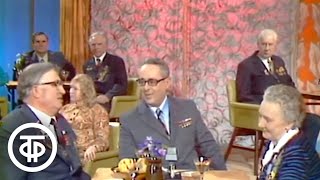 Диктор Юрий Левитан беседует с участниками обороны Ленинграда (1975)