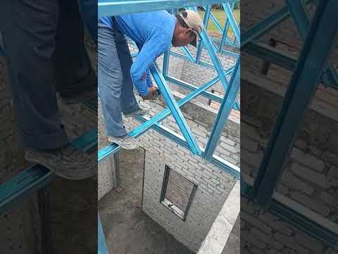 Video: Membuatkan atap bumbung dengan papan beralun