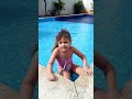 Sábado na piscina.